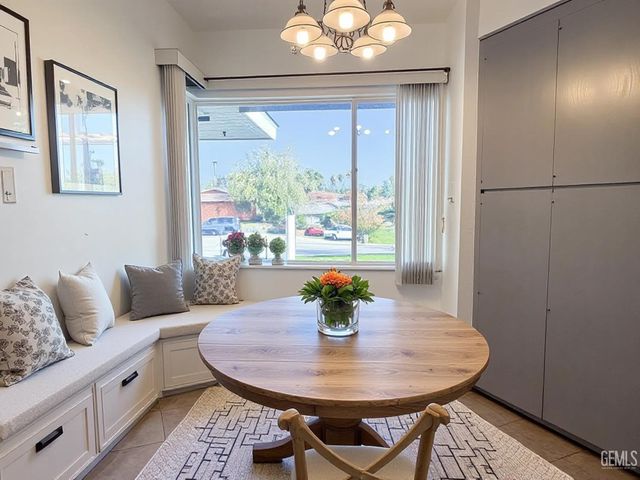 1904 Ridgewood Drive, Bakersfield, CA 93306