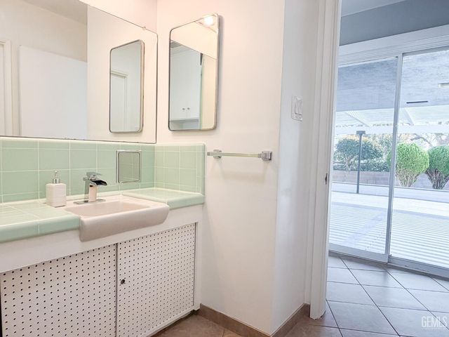 1904 Ridgewood Drive, Bakersfield, CA 93306