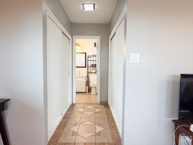 1904 Ridgewood Drive, Bakersfield, CA 93306