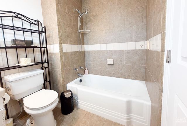 1904 Ridgewood Drive, Bakersfield, CA 93306