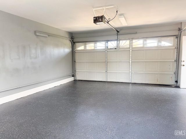 1904 Ridgewood Drive, Bakersfield, CA 93306