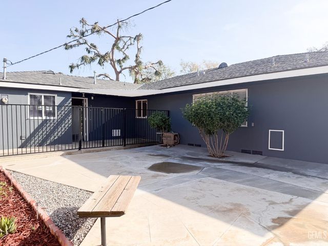 1904 Ridgewood Drive, Bakersfield, CA 93306