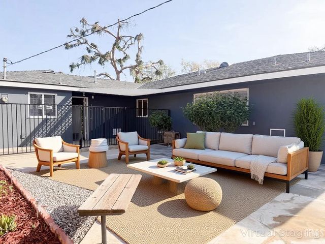 1904 Ridgewood Drive, Bakersfield, CA 93306