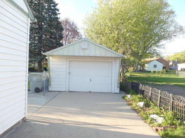 176 Armour AVENUE, Milwaukee, WI 53207