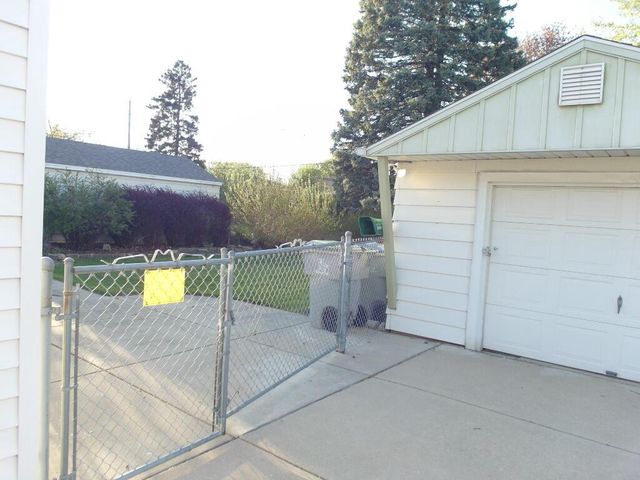 176 Armour AVENUE, Milwaukee, WI 53207