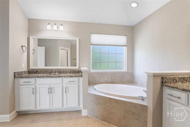 5 Whitaker Way N, Richmond Hill, GA 31324