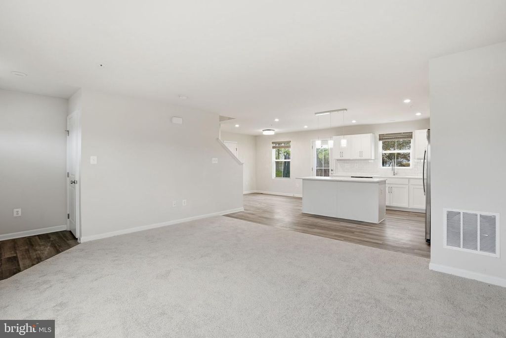 Image 10 of property listing at 213 PICKETT ST, Taneytown, MD 21787