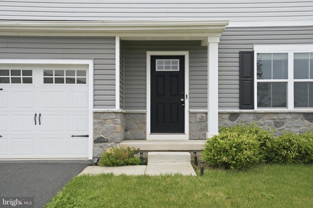 Image 5 of property listing at 213 PICKETT ST, Taneytown, MD 21787