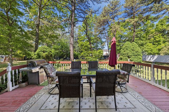 16 Winterberry Drive, Middle Island, NY 11953