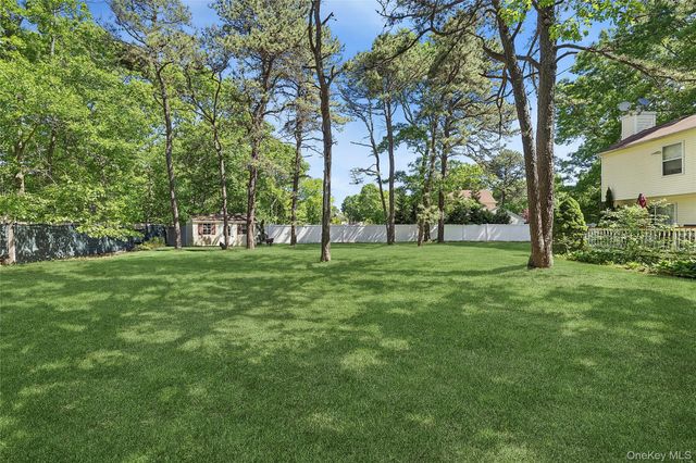 16 Winterberry Drive, Middle Island, NY 11953
