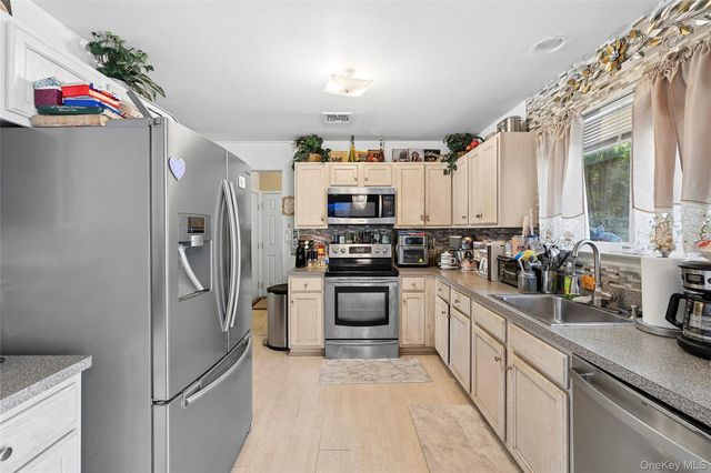 16 Winterberry Drive, Middle Island, NY 11953