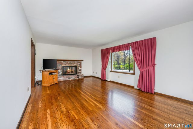 14 Abbey Lane, Shelton, CT 06484