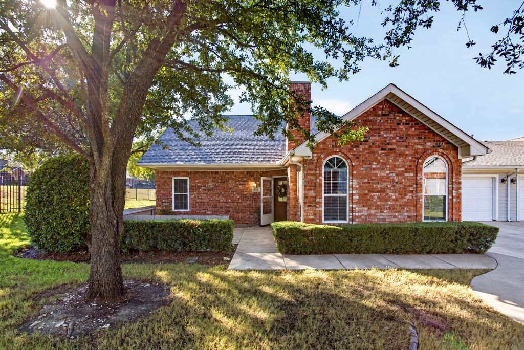 6123 Welden Court, Fort Worth, TX 76132