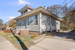 1419 DIVISION Street, Davenport, IA 52804