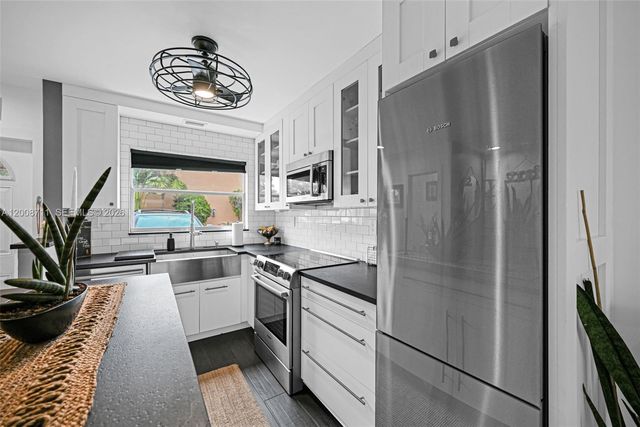 450 SE 7th St 210, Dania Beach, FL 33004