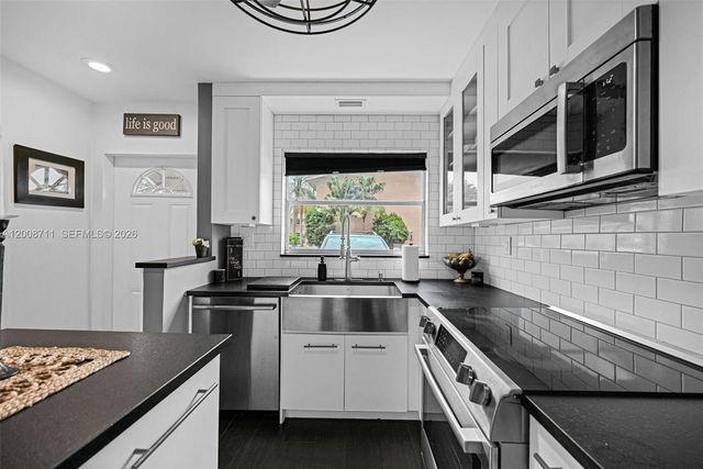 450 SE 7th St 210, Dania Beach, FL 33004