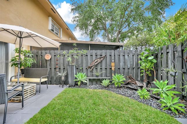 450 SE 7th St 210, Dania Beach, FL 33004