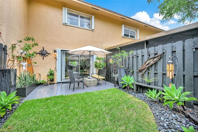 450 SE 7th St 210, Dania Beach, FL 33004