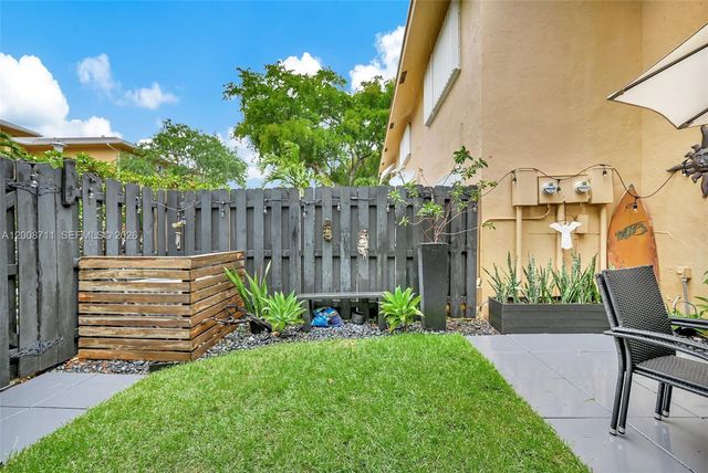 450 SE 7th St 210, Dania Beach, FL 33004