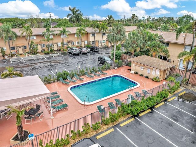 450 SE 7th St 210, Dania Beach, FL 33004