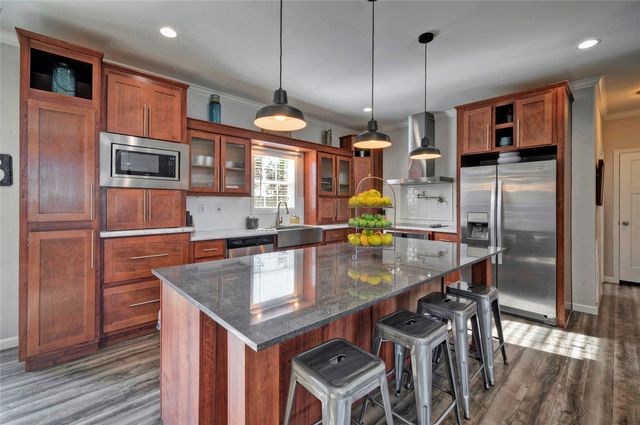 806 Bell Springs RD, Dripping Springs, TX 78620