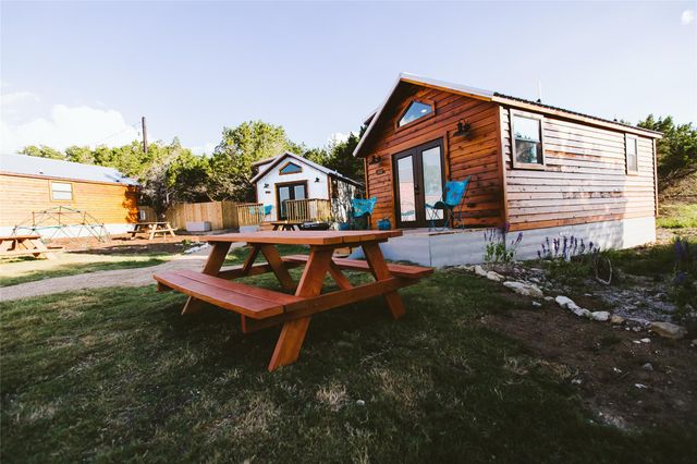806 Bell Springs RD, Dripping Springs, TX 78620