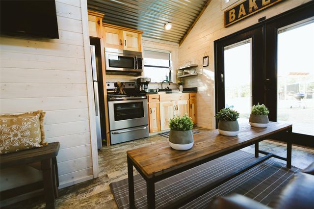 806 Bell Springs RD, Dripping Springs, TX 78620