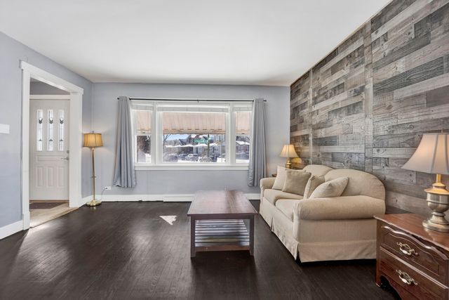 5942 W Thorndale Avenue, Chicago, IL 60646