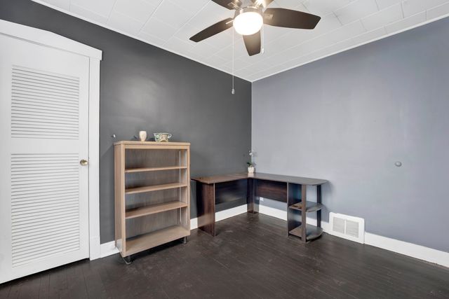 5942 W Thorndale Avenue, Chicago, IL 60646