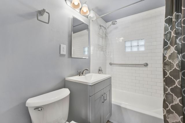 5942 W Thorndale Avenue, Chicago, IL 60646