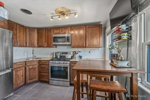 5942 W Thorndale Avenue, Chicago, IL 60646
