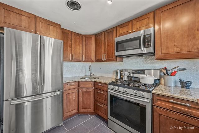 5942 W Thorndale Avenue, Chicago, IL 60646