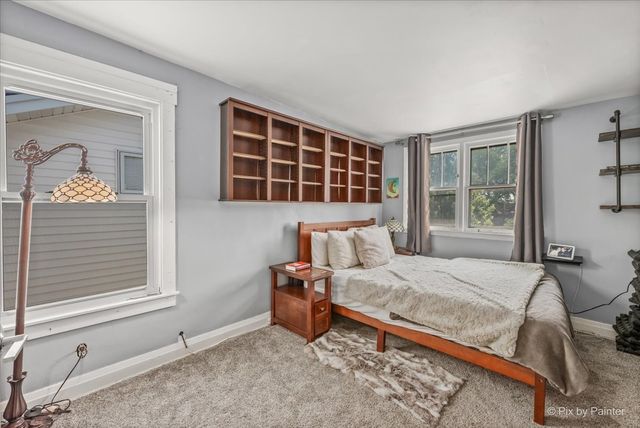 5942 W Thorndale Avenue, Chicago, IL 60646