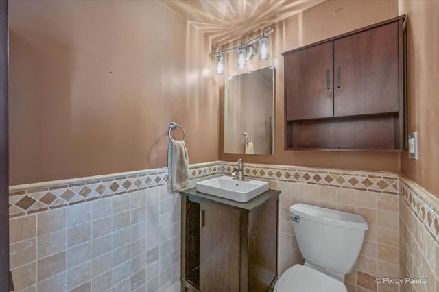 5942 W Thorndale Avenue, Chicago, IL 60646