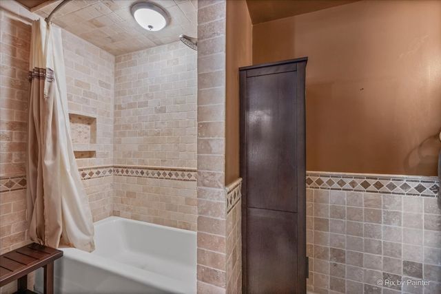 5942 W Thorndale Avenue, Chicago, IL 60646