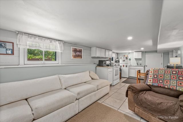 5942 W Thorndale Avenue, Chicago, IL 60646