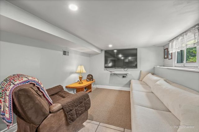 5942 W Thorndale Avenue, Chicago, IL 60646