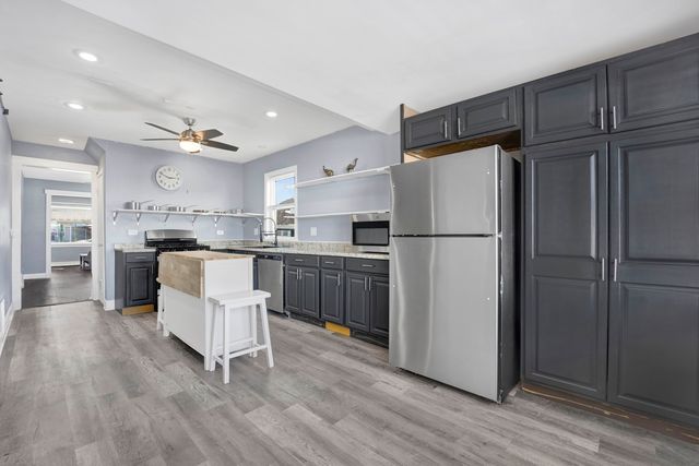 5942 W Thorndale Avenue, Chicago, IL 60646