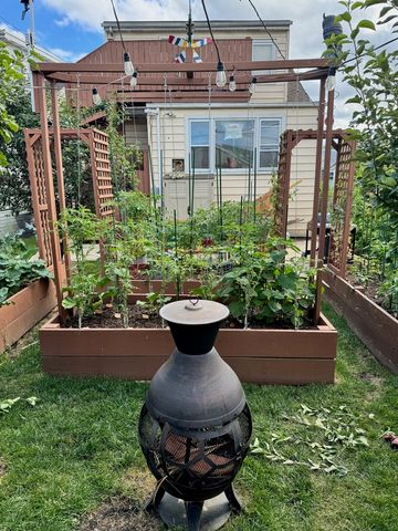 5942 W Thorndale Avenue, Chicago, IL 60646