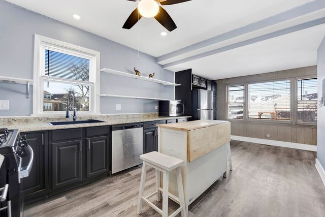 5942 W Thorndale Avenue, Chicago, IL 60646
