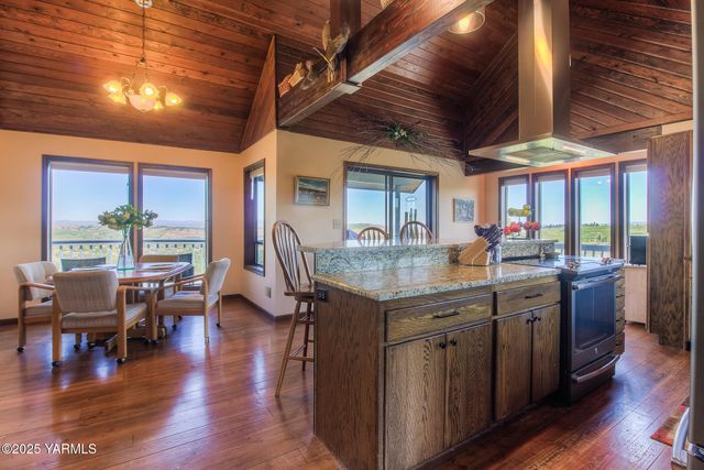 541 Basalt Springs Way, Naches, WA 98937