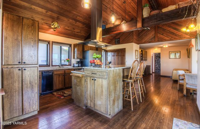 541 Basalt Springs Way, Naches, WA 98937