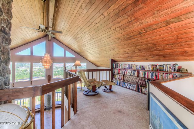 541 Basalt Springs Way, Naches, WA 98937