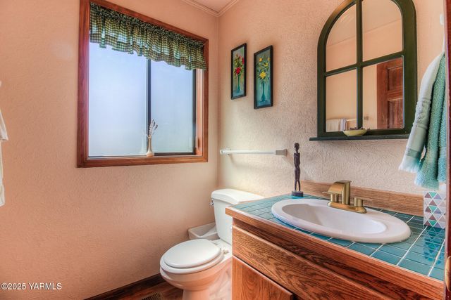 541 Basalt Springs Way, Naches, WA 98937