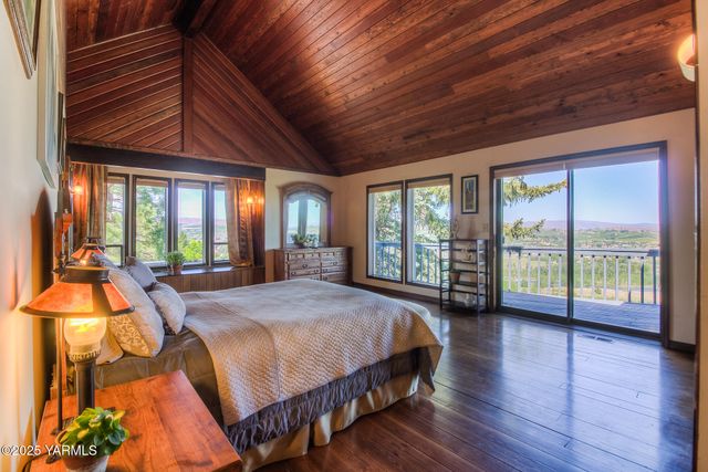 541 Basalt Springs Way, Naches, WA 98937