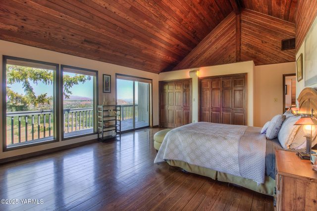 541 Basalt Springs Way, Naches, WA 98937