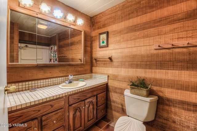 541 Basalt Springs Way, Naches, WA 98937