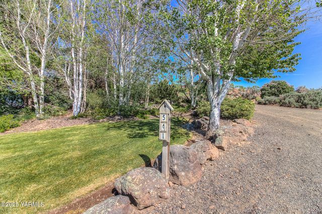 541 Basalt Springs Way, Naches, WA 98937