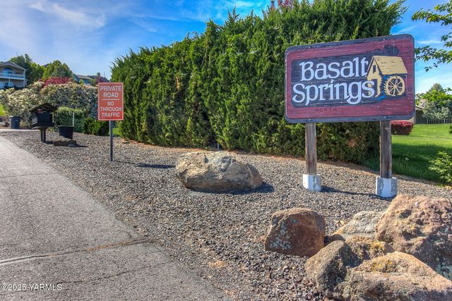 541 Basalt Springs Way, Naches, WA 98937