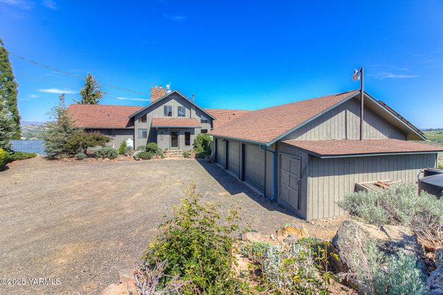 541 Basalt Springs Way, Naches, WA 98937